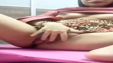 Gadis Rok Batik Colmek Pakai Dildo poster